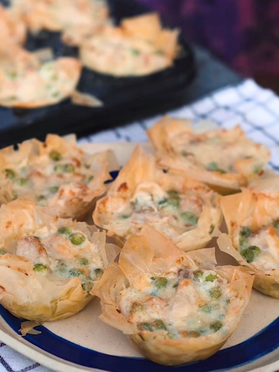 Chicken and pea pouches with béchamel