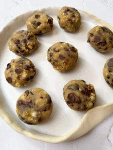 Energy balls with banana and chocolate