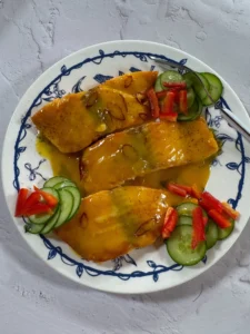Caramelized salmon with orange sauce