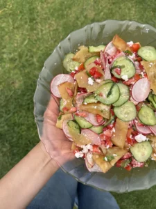 Fattoush με φράουλες και φέτα