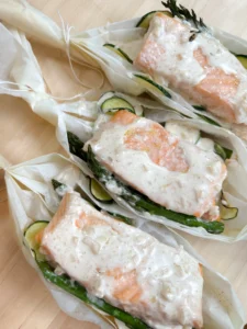 Salmon parcels with zucchini, asparagus & creamy garlic sauce