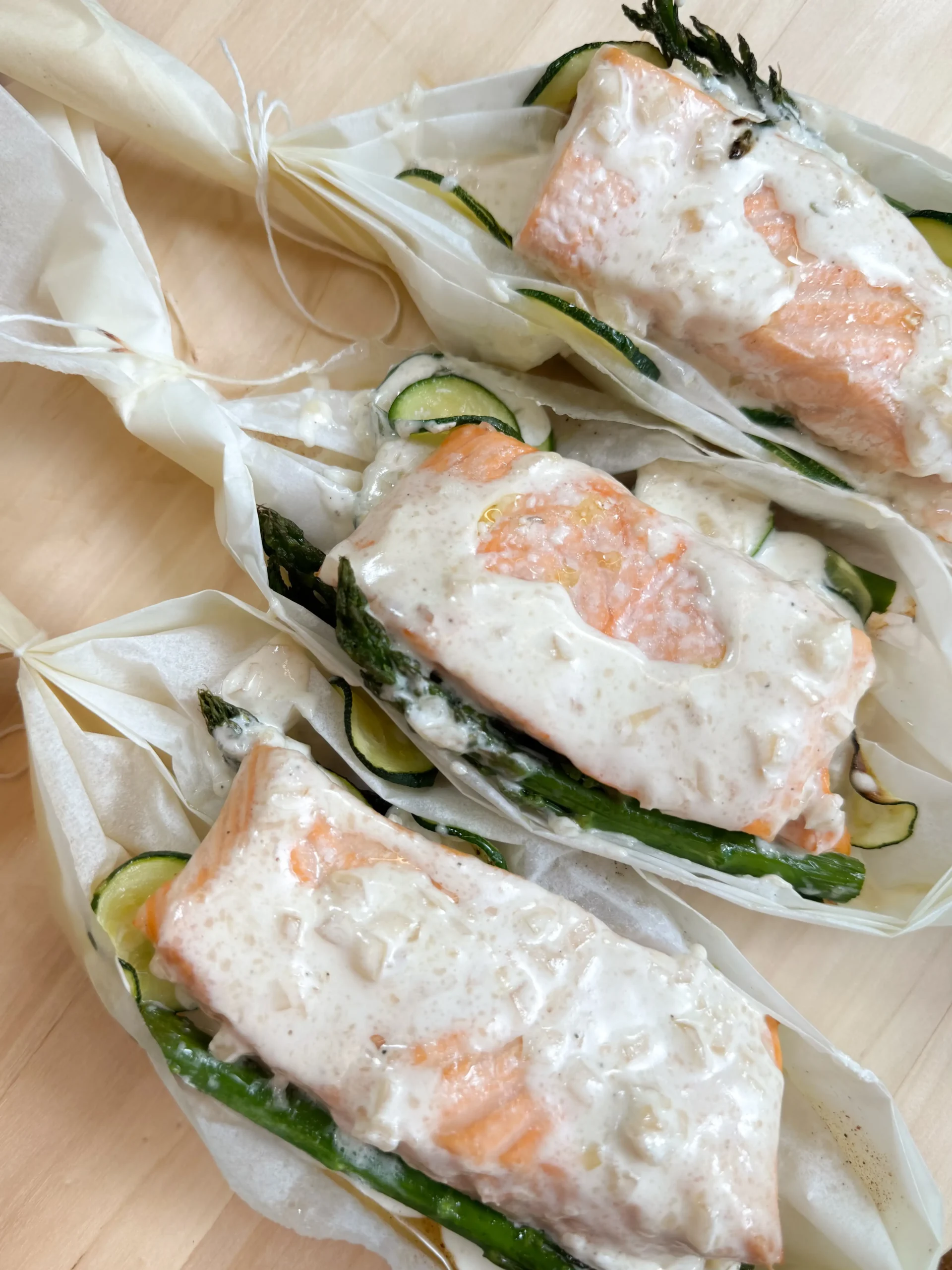 Salmon parcels with zucchini, asparagus & creamy garlic sauce