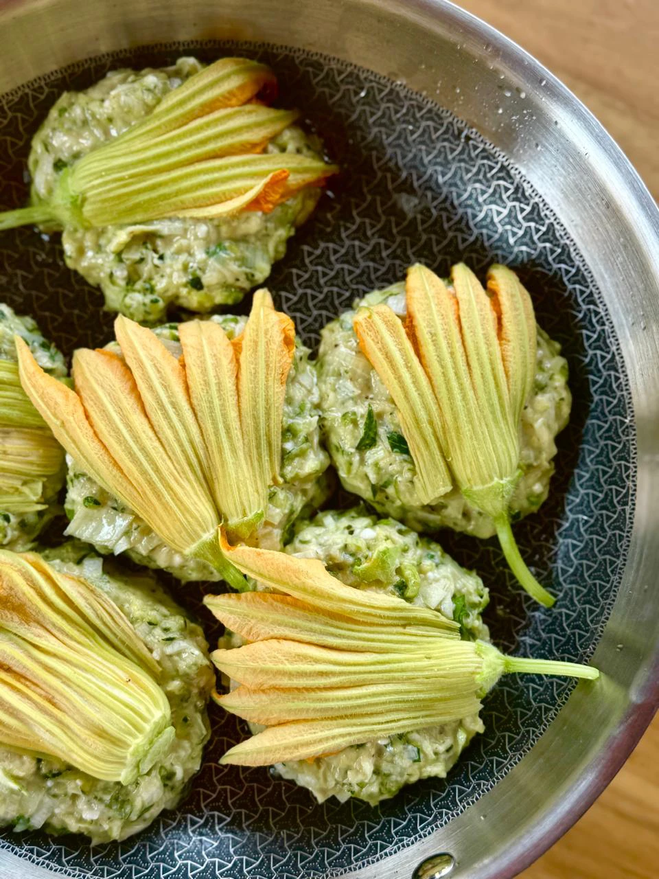 Zucchini fritters with blossoms
