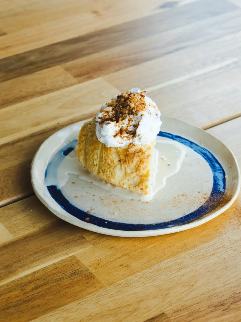 Tres leches με crispy χαλούμι