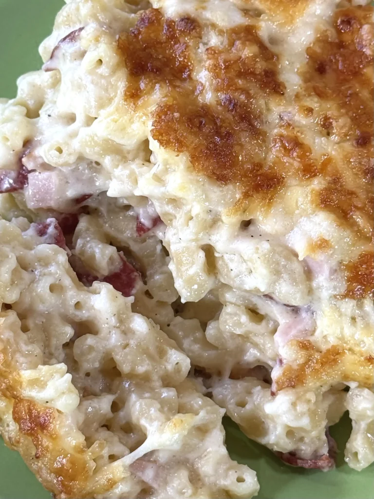 Mac and cheese από leftover cheese platter