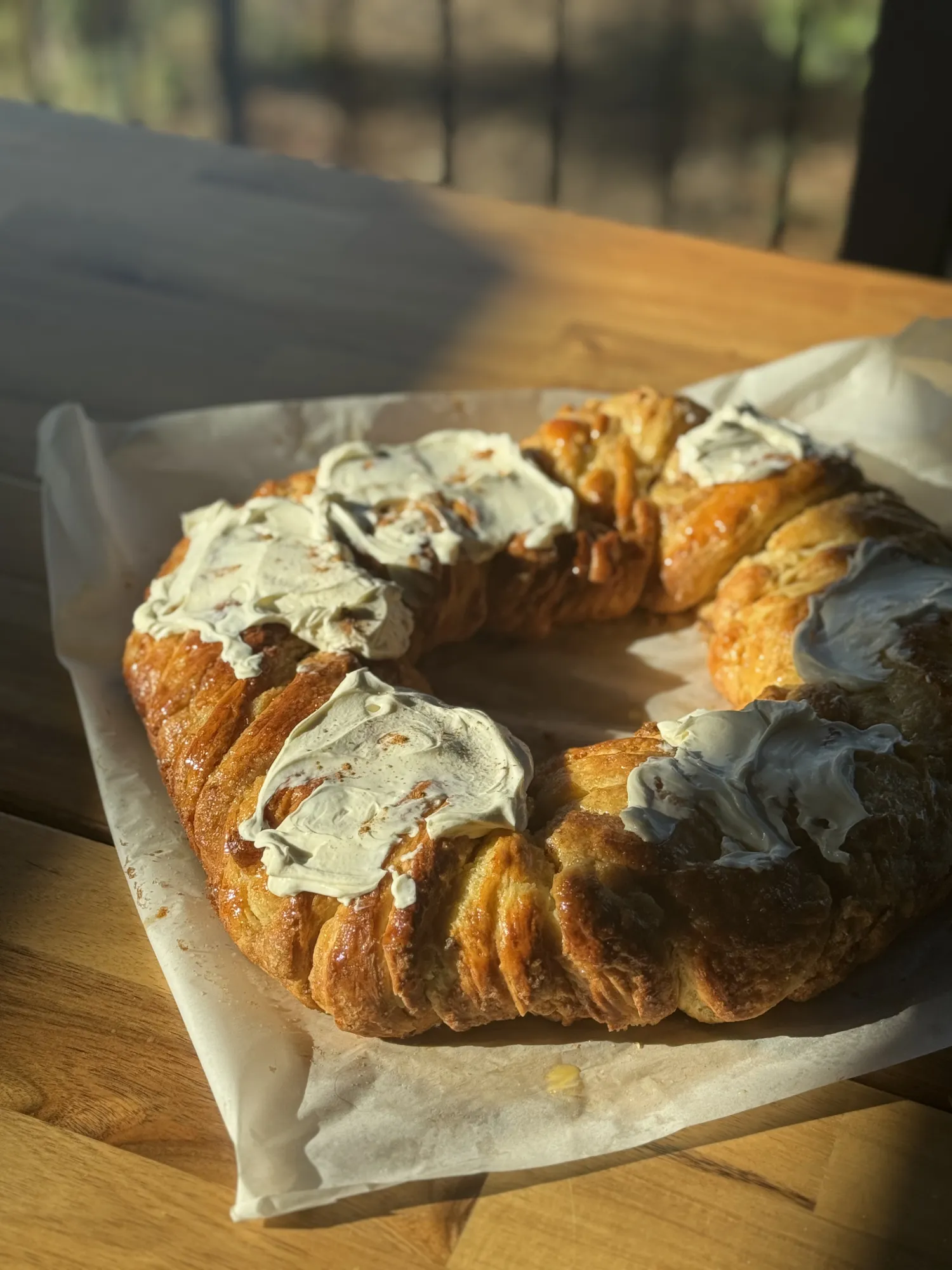 Cinnamon roll tsoureki