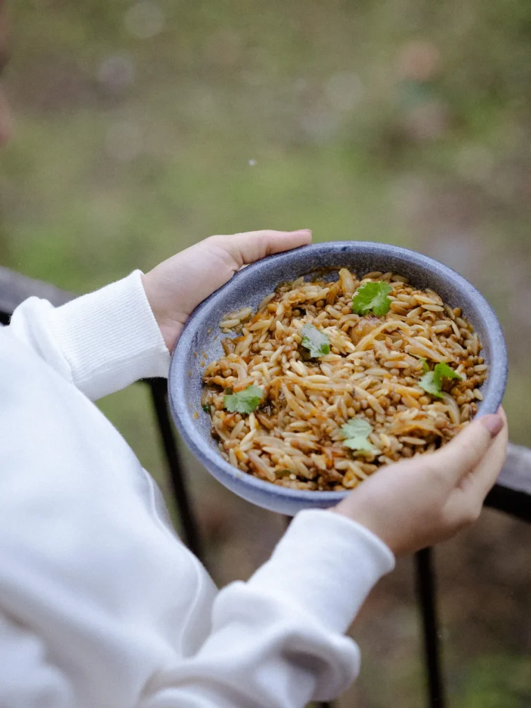 Lentils with orzo and caramelized onion