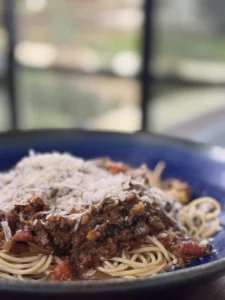 Pasta with mushroom mince (homestyle)
