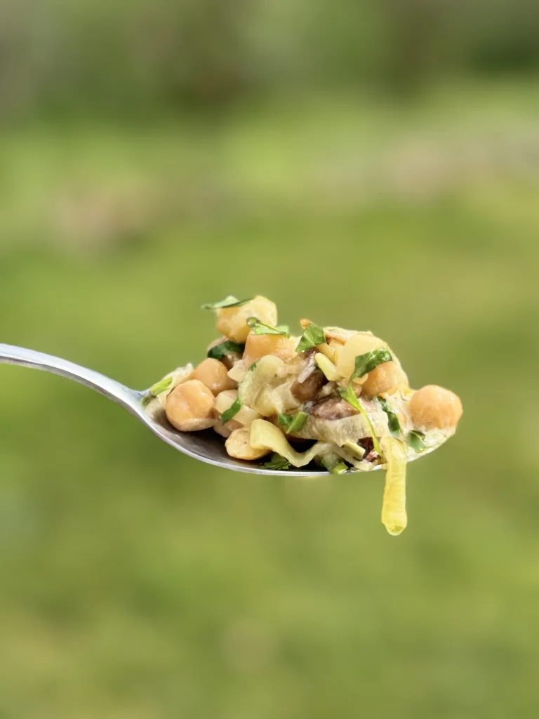 Creamy chickpea stew with mushrooms and leek