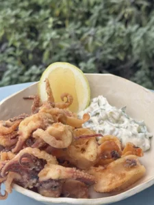 Fried calamari with lemon zest & tartar sauce