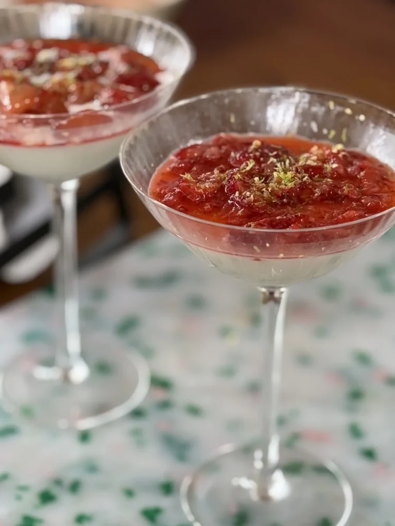 Panna cotta with strawberry sauce